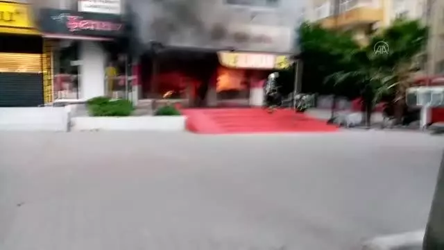 İş yerinde çıkan yangında 1 kişi yaralandı İş yerinde çıkan yangında 1 kişi yaralandı