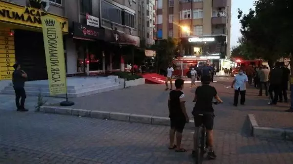 Son dakika haber... ADANA İş yerinde çıkan yangında mahsur kalan kişiyi vatandaşlar kurtardı Son dakika haber... ADANA İş yerinde çıkan yangında mahsur kalan kişiyi vatandaşlar kurtardı