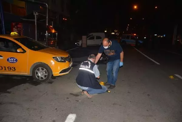 Kalaşnikof ve tabancayla dürümcüyü kurşunlayıp, kaçtılar Kalaşnikof ve tabancayla dürümcüyü kurşunlayıp, kaçtılar