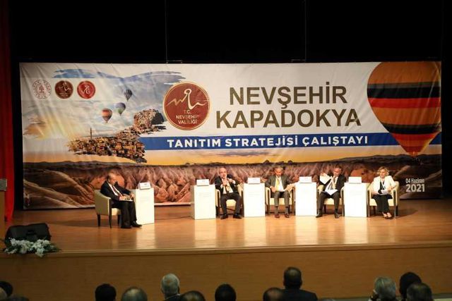 KAYÜ Rektörü Karamustafa, 'Nevşehir-Kapadokya Tanıtım Stratejisi Çalıştayı'na panelist olarak katıldı KAYÜ Rektörü Karamustafa, 'Nevşehir-Kapadokya Tanıtım Stratejisi Çalıştayı'na panelist olarak katıldı