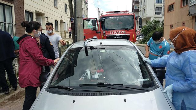kendisini arabaya kilitleyen sevimli bebek 10 14180824 o