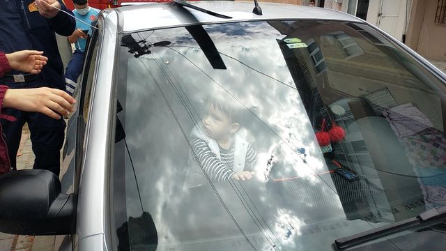 kendisini arabaya kilitleyen sevimli bebek 5 14180824 o
