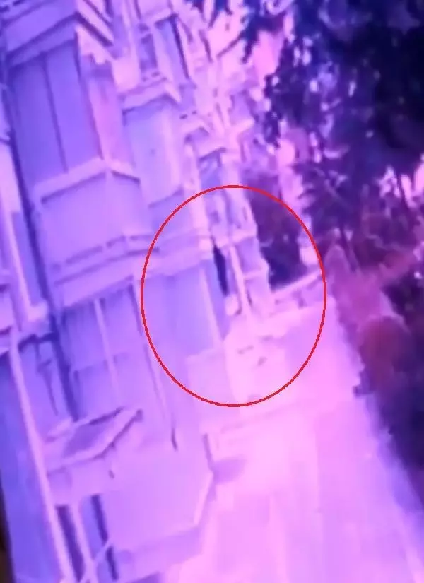Kırık koluyla hırsızlık yapan şüpheli yakalandı Kırık koluyla hırsızlık yapan şüpheli yakalandı