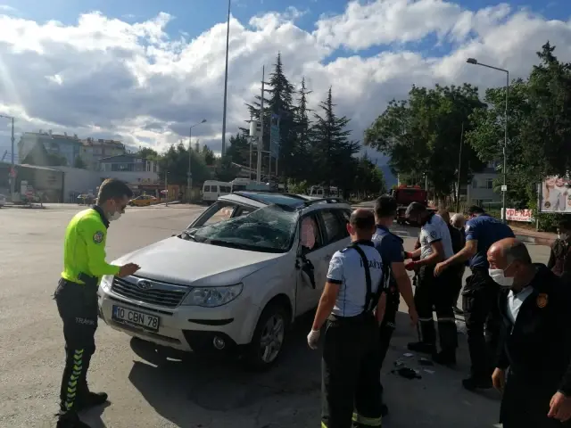 Kırmızı ışık ihlali kazaya neden oldu: 4 yaralı Kırmızı ışık ihlali kazaya neden oldu: 4 yaralı