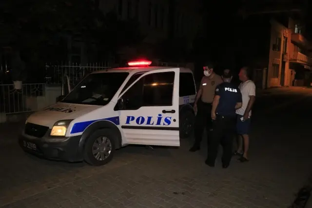 Çaldığı klima ile kafenin bahçesinde yakalandı: 'Yüzümü açmayın. Dostum var, düşmanım var' Çaldığı klima ile kafenin bahçesinde yakalandı: 'Yüzümü açmayın. Dostum var, düşmanım var'