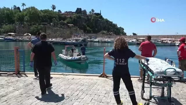 Rüzgarın devirdiği cankurtaran kulesinin altında kalan vatandaş yaralandı Rüzgarın devirdiği cankurtaran kulesinin altında kalan vatandaş yaralandı