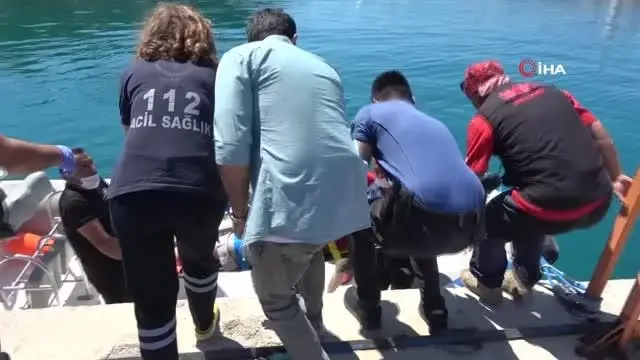 Rüzgarın devirdiği cankurtaran kulesinin altında kalan vatandaş yaralandı Rüzgarın devirdiği cankurtaran kulesinin altında kalan vatandaş yaralandı