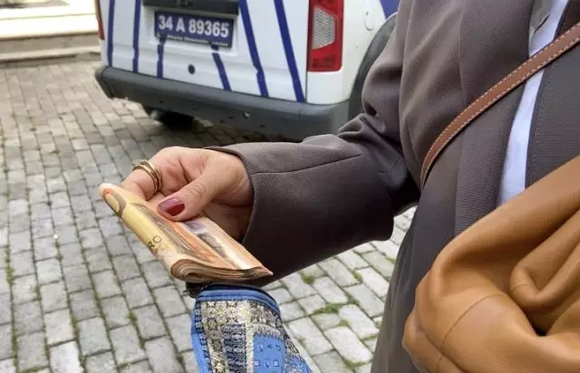 Temizlik görevlisinden örnek davranış