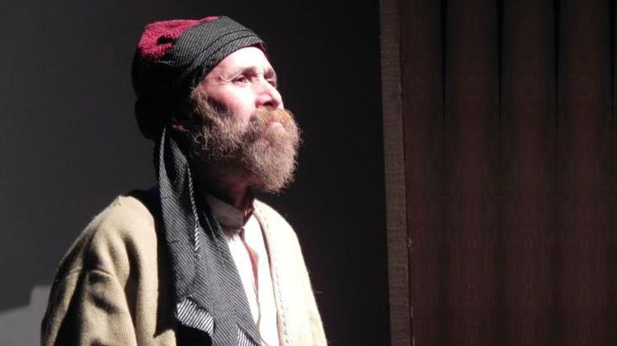 Tiyatrocu Cemal Uçarman'a komşu saldırısı! Keserle ağzına vurup dişlerini kırdı