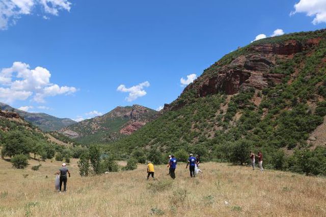 TUNCELİ'DE TOPLANAN ATIKLAR, GERİ DÖNÜŞÜMLE ÖĞRENCİLERE BURS OLACAK