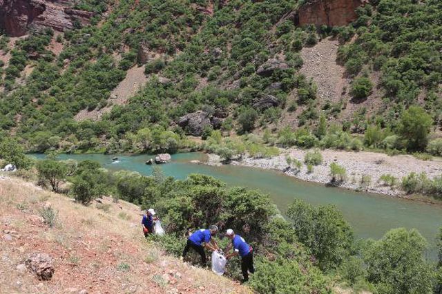 TUNCELİ'DE TOPLANAN ATIKLAR, GERİ DÖNÜŞÜMLE ÖĞRENCİLERE BURS OLACAK