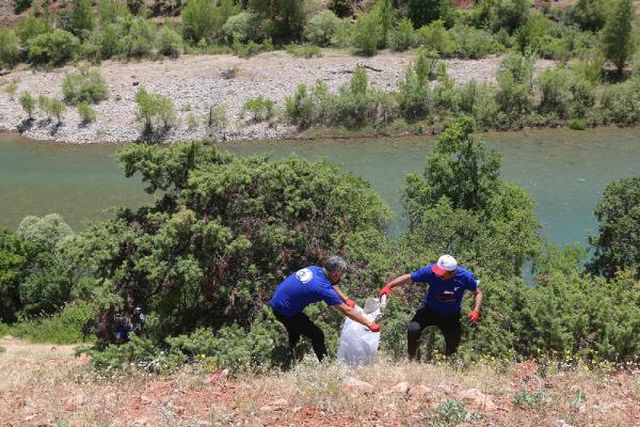 TUNCELİ'DE TOPLANAN ATIKLAR, GERİ DÖNÜŞÜMLE ÖĞRENCİLERE BURS OLACAK
