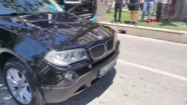 YOL ORTASINDA SOPALI KAVGAYI ESNAF ÖNLEDİ YOL ORTASINDA SOPALI KAVGAYI ESNAF ÖNLEDİ