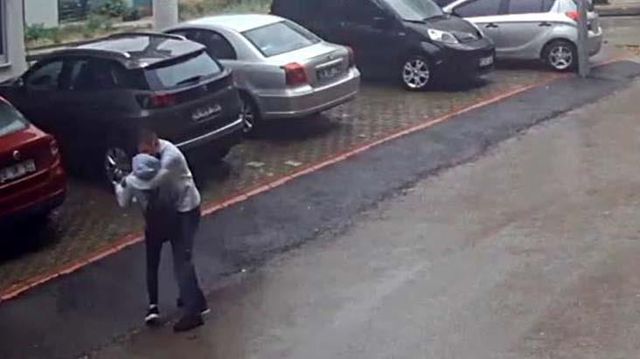 Yüzde 50 engelli sapık, mahalleden geçen kadınları taciz etti