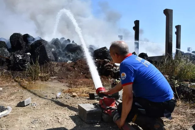 Son dakika haberi | Adana'da geri dönüşüm tesisinin bahçesinde çıkan yangın söndürüldü Son dakika haberi | Adana'da geri dönüşüm tesisinin bahçesinde çıkan yangın söndürüldü