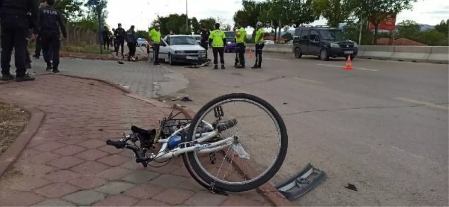 KIRIKKALE - Otomobilin çarptığı 2 bisikletli yaralandı KIRIKKALE - Otomobilin çarptığı 2 bisikletli yaralandı