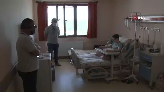 Ameliyat olan ortaokul öğrencisi LGS'ye hastanede girdi Ameliyat olan ortaokul öğrencisi LGS'ye hastanede girdi