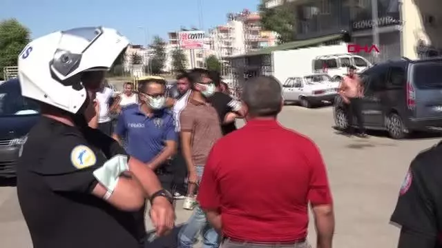 ANTALYA ÇOCUKLARIN KAVGASINA AİLELER KARIŞTI, POLİS BİBER GAZIYLA MÜDAHALE ETTİ ANTALYA ÇOCUKLARIN KAVGASINA AİLELER KARIŞTI, POLİS BİBER GAZIYLA MÜDAHALE ETTİ