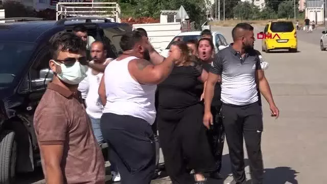 ANTALYA ÇOCUKLARIN KAVGASINA AİLELER KARIŞTI, POLİS BİBER GAZIYLA MÜDAHALE ETTİ ANTALYA ÇOCUKLARIN KAVGASINA AİLELER KARIŞTI, POLİS BİBER GAZIYLA MÜDAHALE ETTİ