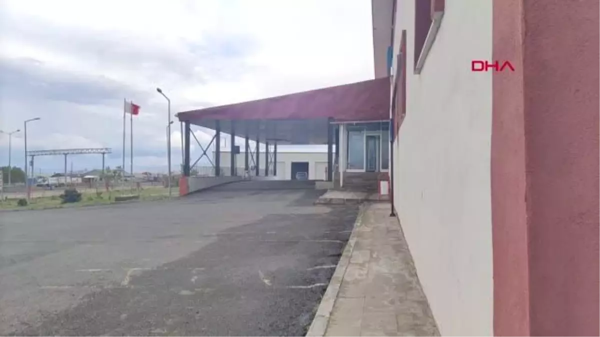 ARDAHAN'DA YILDIRIM CAN ALDI