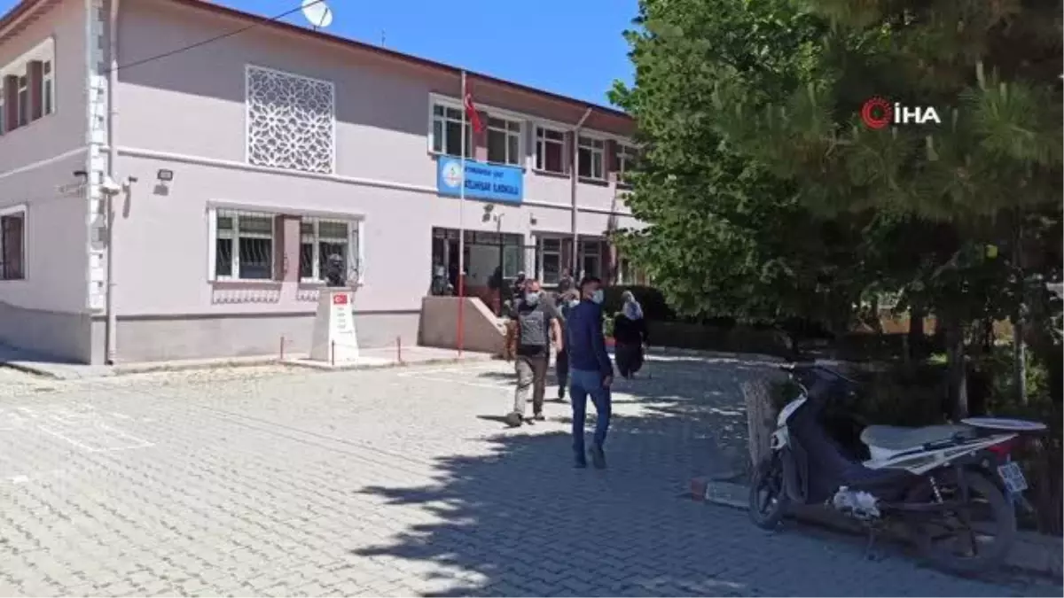 Atlıhisar Köyü'nde muhtarlık seçiminde 6 aday kıyasıya mücadele veriyor
