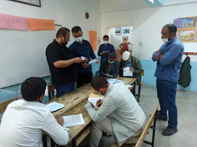 Atlıhisar köyünde Muhtar Adayı Abdullah Karakoyun, 64 oy farkıyla zafere ulaştı Atlıhisar köyünde Muhtar Adayı Abdullah Karakoyun, 64 oy farkıyla zafere ulaştı