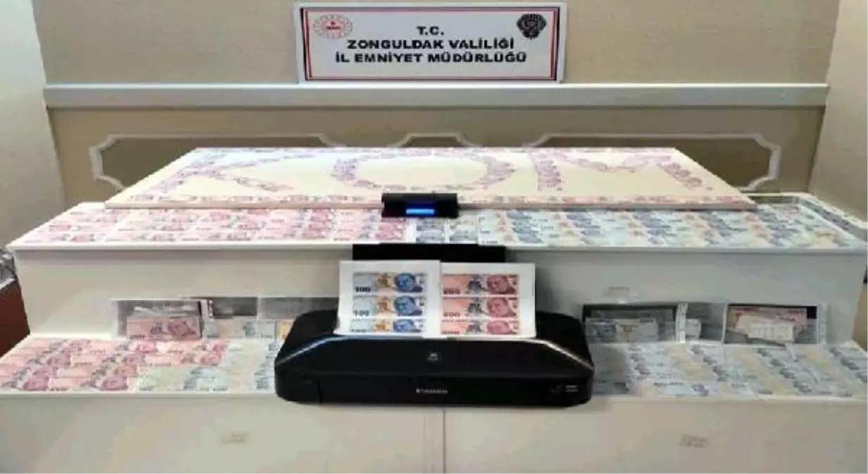 ATM'ye sahte para yatırıp gerçek para çeken çift yakalandı