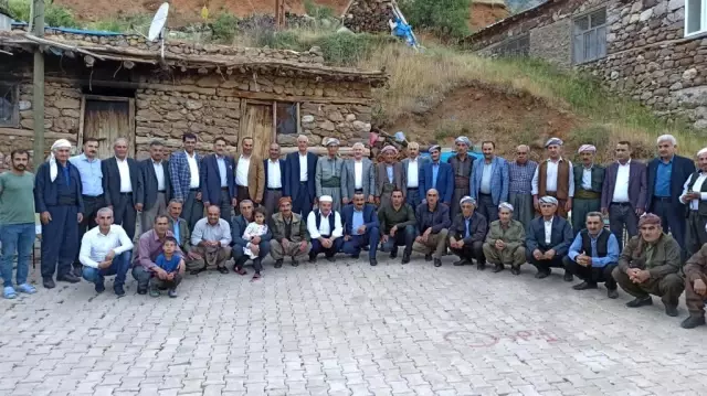 Başkan Özbek, sınırda devlet erkânını aradı Başkan Özbek, sınırda devlet erkânını aradı