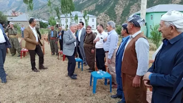 Başkan Özbek, sınırda devlet erkânını aradı Başkan Özbek, sınırda devlet erkânını aradı