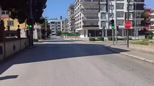 Sokağa çıkma kısıtlaması nedeniyle sakinlik yaşanıyor Sokağa çıkma kısıtlaması nedeniyle sakinlik yaşanıyor
