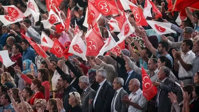'CHP'den başka parti kazanamaz' diyerek MHP'den istifa etti! Yanında 2 bin kişiyi de götürüyor 'CHP'den başka parti kazanamaz' diyerek MHP'den istifa etti! Yanında 2 bin kişiyi de götürüyor