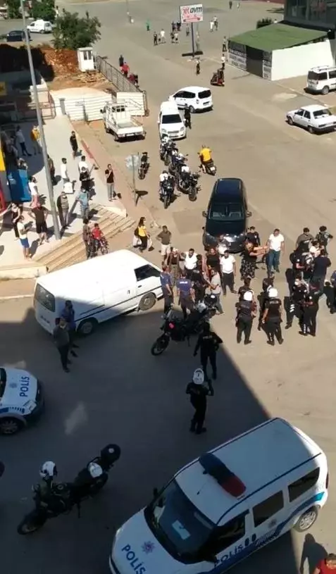 Çocuklar arasında çıkan tartışma tekmeli sopalı kavgaya dönüştü Çocuklar arasında çıkan tartışma tekmeli sopalı kavgaya dönüştü