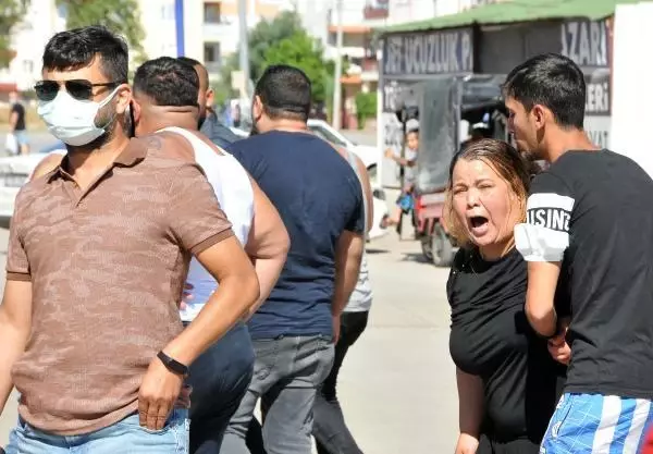 ANTALYA ÇOCUKLARIN KAVGASINA AİLELER KARIŞTI, POLİS BİBER GAZIYLA MÜDAHALE ETTİ ANTALYA ÇOCUKLARIN KAVGASINA AİLELER KARIŞTI, POLİS BİBER GAZIYLA MÜDAHALE ETTİ