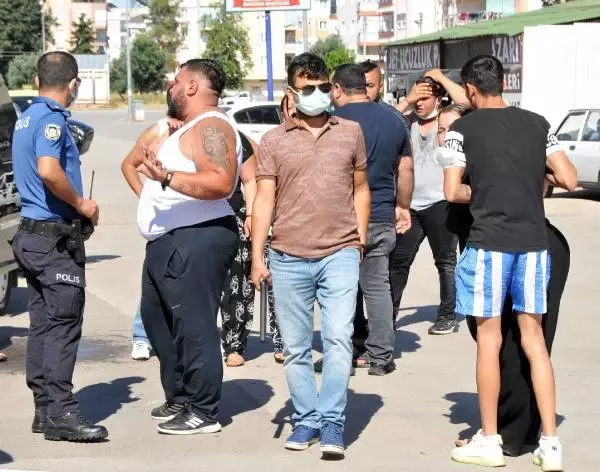 ANTALYA ÇOCUKLARIN KAVGASINA AİLELER KARIŞTI, POLİS BİBER GAZIYLA MÜDAHALE ETTİ ANTALYA ÇOCUKLARIN KAVGASINA AİLELER KARIŞTI, POLİS BİBER GAZIYLA MÜDAHALE ETTİ