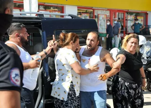 ANTALYA ÇOCUKLARIN KAVGASINA AİLELER KARIŞTI, POLİS BİBER GAZIYLA MÜDAHALE ETTİ ANTALYA ÇOCUKLARIN KAVGASINA AİLELER KARIŞTI, POLİS BİBER GAZIYLA MÜDAHALE ETTİ