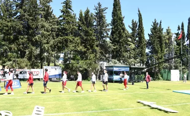 Dereceye giren okçulara ödülleri Vali Yazıcı tarafından verildi Dereceye giren okçulara ödülleri Vali Yazıcı tarafından verildi