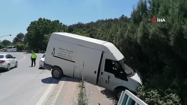 direksiyon hakimiyetini kaybetti dereye ucmak 2 14182474 o
