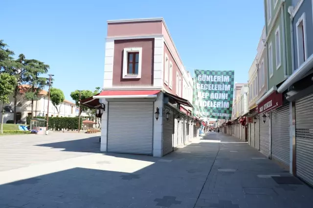 Sokağa çıkma kısıtlaması nedeniyle sakinlik yaşanıyor Sokağa çıkma kısıtlaması nedeniyle sakinlik yaşanıyor