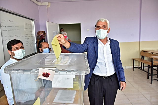Doğu ve Güneydoğu'daki bazı illerde muhtar veya ihtiyar heyeti seçimleri yapılıyor Doğu ve Güneydoğu'daki bazı illerde muhtar veya ihtiyar heyeti seçimleri yapılıyor