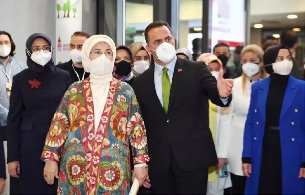 Emine Erdoğan, Beyoğlu'nda atıktan dönüştürülen ürünlerin yer aldığı serginin açılışını yaptı
