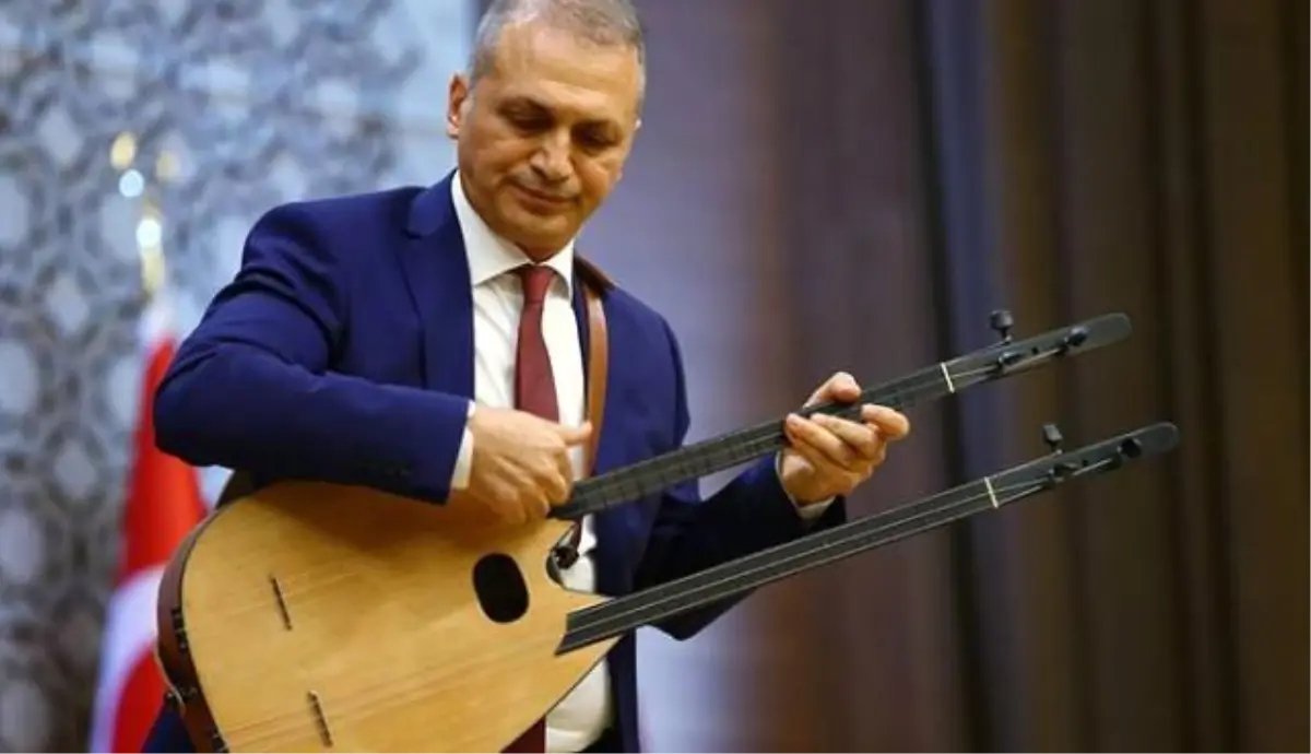 Erol Parlak kimdir?