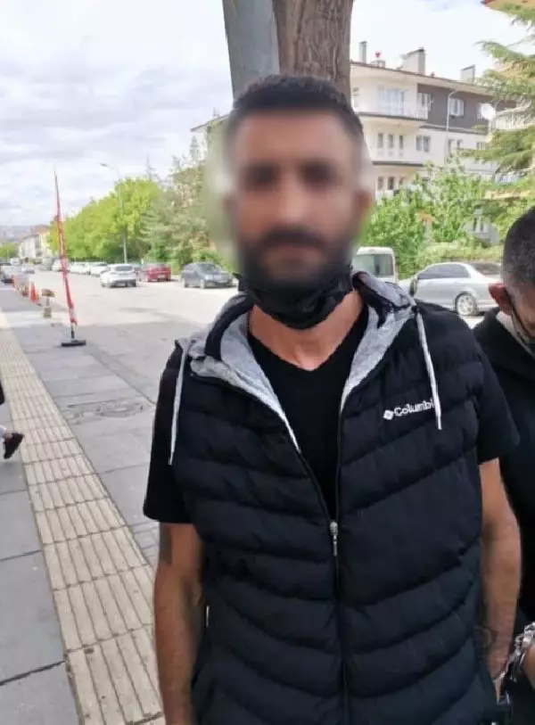 Evinde ve üzerinde 37 kilo esrar ele geçirildi Evinde ve üzerinde 37 kilo esrar ele geçirildi