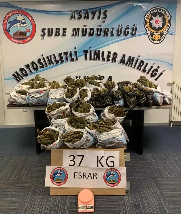 Evinde ve üzerinde 37 kilo esrar ele geçirildi Evinde ve üzerinde 37 kilo esrar ele geçirildi