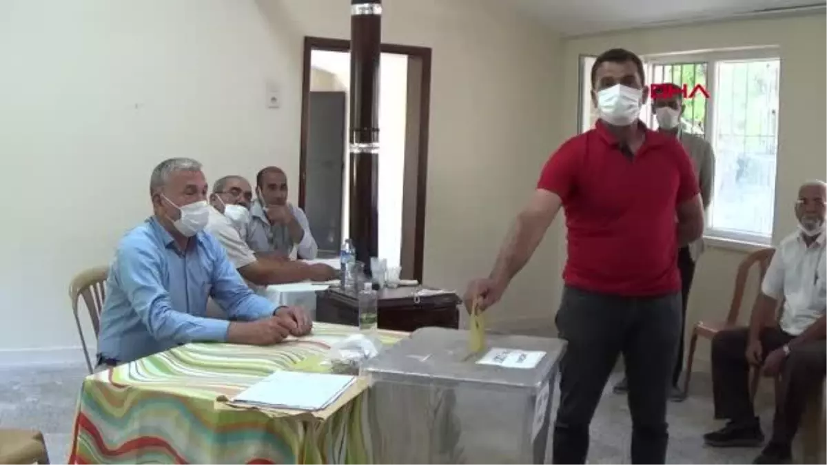 GAZİANTEP İSLAHİYE'DE 2 MAHALLEDE MUHTARLIK SEÇİMİ YAPILDI