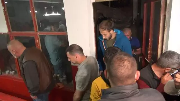 Horoz dövüşü düzenlenen derneğe baskın: 69 kişiye 431 bin TL ceza Horoz dövüşü düzenlenen derneğe baskın: 69 kişiye 431 bin TL ceza