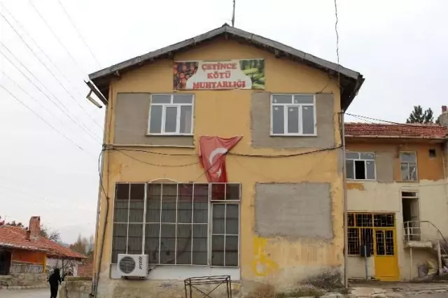 Isparta'da köyün 6'ıncı muhtarı yeniden göreve seçildi Isparta'da köyün 6'ıncı muhtarı yeniden göreve seçildi