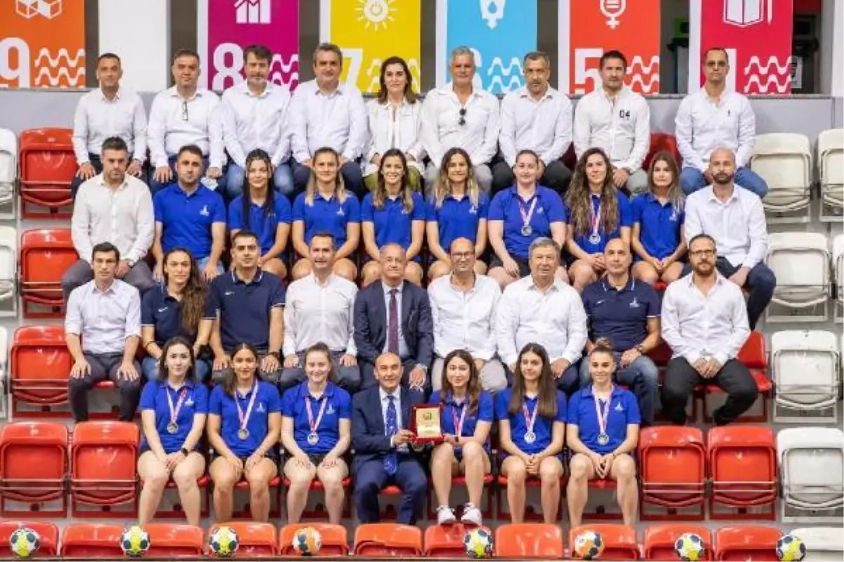 İzmir BŞB'de hentbolcular buluştu