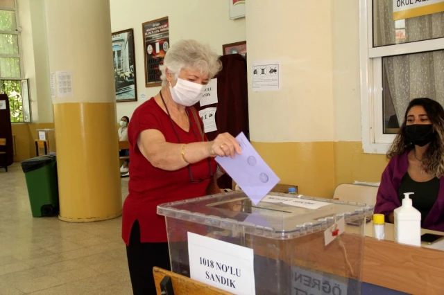 İzmir'de 23 mahallede muhtarlık seçimi yapılıyor