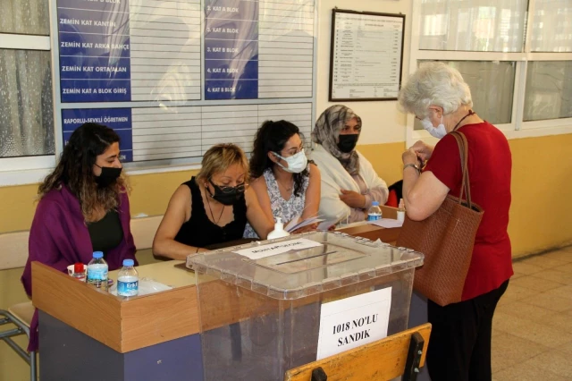 İzmir'de 23 mahallede muhtarlık seçimi yapılıyor