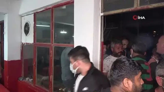 Son Dakika | Kırıkkale'de horoz dövüşü baskını kamerada: 69 kişiye 431 bin 250 lira ceza Son Dakika | Kırıkkale'de horoz dövüşü baskını kamerada: 69 kişiye 431 bin 250 lira ceza